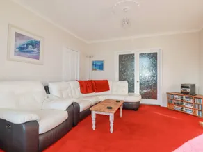 Family-oriented cottage with garden | Beach view | Pet-friendly - Image 4