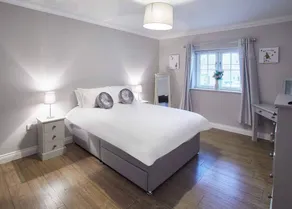 Flat with fast internet & garden - Image 4