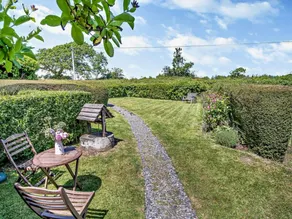 Cottage with garden - Image 3