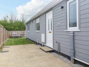 Cottage with garden - Image 2