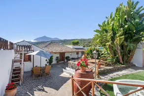 Holiday apartment with barbecue & heated pool | City view - Image 3