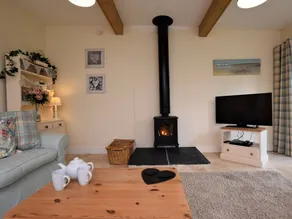 Fully equipped cottage with garden & barbeque - Image 3