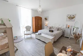 Nice bed & breakfast with garden, pool & terrace - Image 5