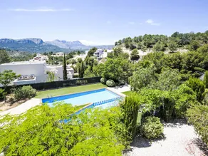 Ferienhaus mit Pool, Terrasse und Garten - Image 5