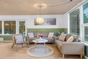 Holiday home with barbeque, hot tub & garden - Image 2