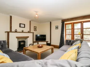 Child-friendly cottage with garden - Image 2