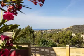 Holiday apartment with garden, BBQ & private pool - Image 5
