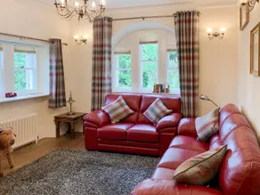 Cottage with terrace, garden & jacuzzi | River view - Image 4