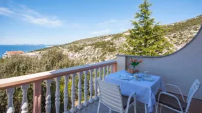 Apartment with barbecue & garden | Sea view - Image 3