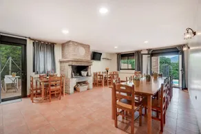 Holiday home with BBQ, terrace & garden | Mountain view - Image 4