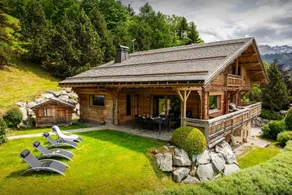 Relax in the hot tub or sauna at this unique chalet for 13 - OVO Network - Image 2