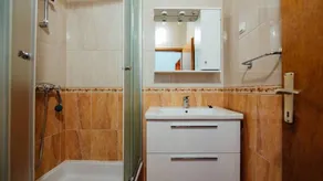 Holiday apartment with garden & barbeque - Image 3