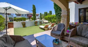 Villa con barbacoa, jardín y terraza - Image 2
