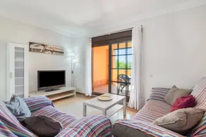 Appartement de vacances avec terrasse et piscine - Image 3