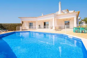 Villa avec jardin, barbecue et piscine privée - Image 3