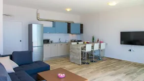 Spacieux appartement entièrement équipé avec jardin et piscine | Vue mer | Plage à proximité - Image 5