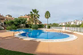 Appartement de vacances avec jacuzzi, jardin et piscine - Image 3