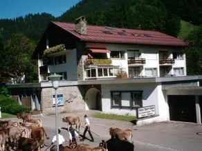 Geräumige 2-Zimmer-Wohnung mit Südbalkon - Image 2