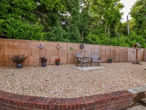 Cottage with garden - Image 2