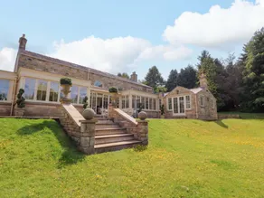 Cottage with jacuzzi & garden - Image 4