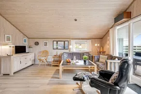 Family-friendly house with terrace | Beach nearby - Image 5