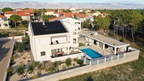 Child-friendly charming holiday apartment with pool, garden & barbecue | Lake view - Image 5