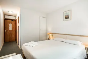 Double Room Nº101 with Shared Terrace, Wi-Fi and Air Conditioning - Image 4