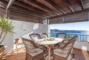 Fully equipped house with terrace, fast internet & pool | City view - Image 5