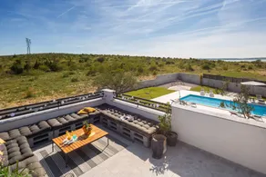 Villa with barbecue, terrace & private pool - Image 3