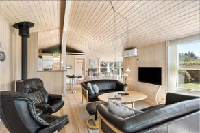 Fully equipped nice holiday home with sauna, hot tub & BBQ - Image 3