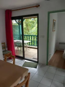 Appartement de vacances avec piscine, terrasse et jardin | Vue jardin - Image 2