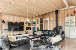 Holiday home with terrace, barbeque & sauna - Image 2