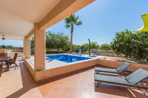 Villa with terrace, garden & barbecue - Image 3