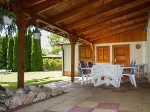 Holiday home with barbecue, terrace & garden - Image 2