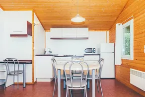 Cottage with terrace, BBQ & pool - Image 3