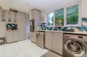 Spacious 3BR Home with Playroom & Free Parking - Image 4
