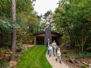 Chalet with terrace, sauna & heated pool - Image 2