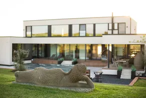 Luxuriöse Villa mit Privatem Pool, Sauna und Garten - Image 3