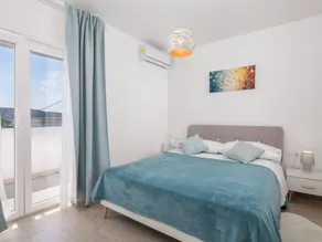 Apartamento vacacional con barbacoa y jardín | Vistas al mar - Image 4