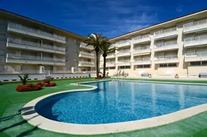 Fully equipped charming apartment with terrace, garden & pool | Close to the beach | Pets allowed - Image 4