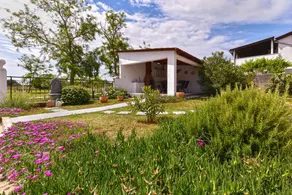 Holiday apartment with barbeque & garden - Image 5