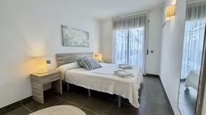 Appartement avec piscine et terrasse - Image 2