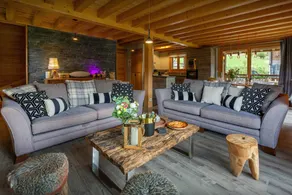 Chalet with hot tub, barbeque & garden | Lake view | Suitable for remote work - Image 4
