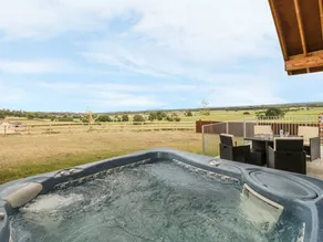 Familienorientiertes schönes Landhaus mit Garten und Whirlpool | Haustiere sind willkommen - Image 2
