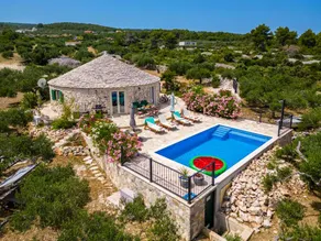 Authentic Island Bunja House with pool - Image 5