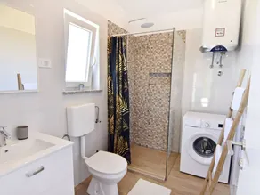 Apartment 2 in einer neuen Villa mit Pool in ruhiger Lage - Image 4