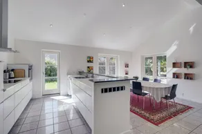 Children-friendly holiday home with BBQ, terrace & garden - Image 4