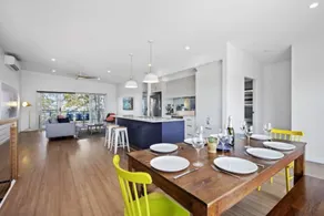 Apartment with terrace - Image 5