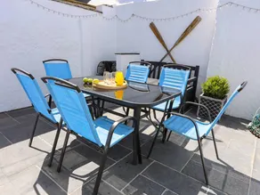 Children-friendly nice cottage with garden & barbeque - Image 3
