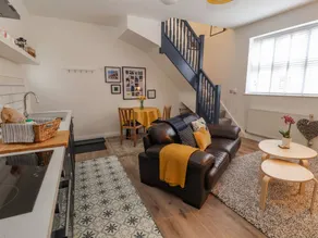 Cottage with garden - Image 3